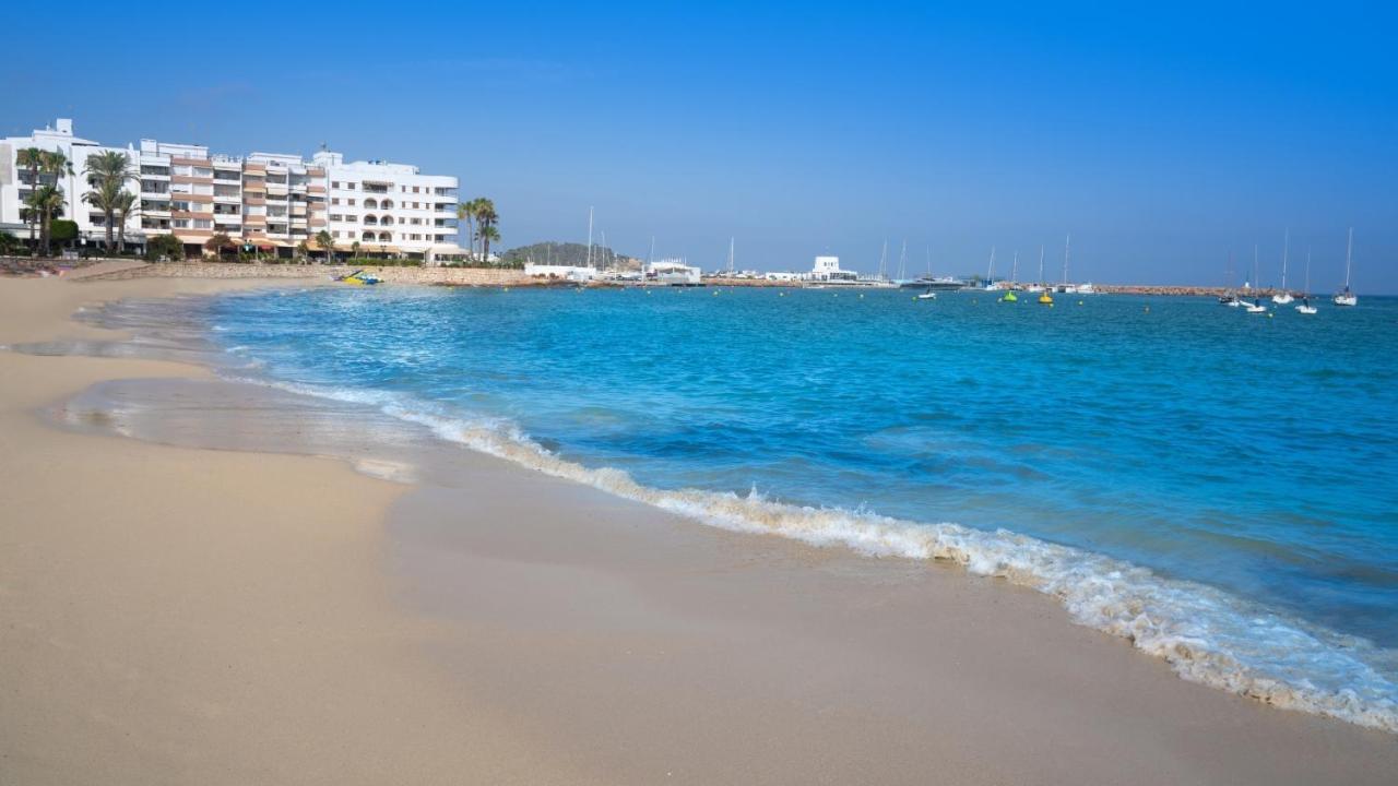 Invisa Hotel La Cala (Adults Only) Santa Eularia des Riu Bagian luar foto