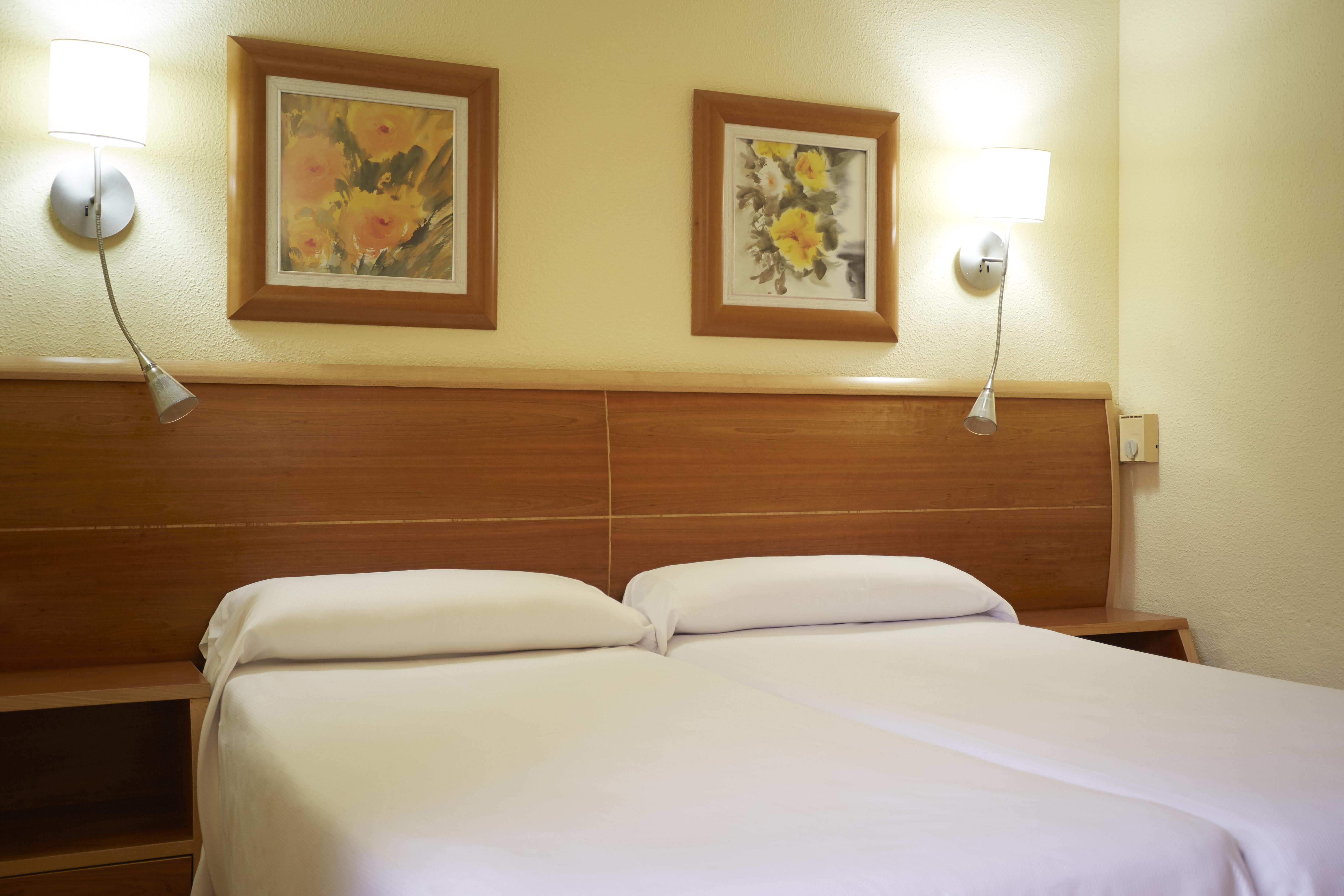 Invisa Hotel La Cala (Adults Only) Santa Eularia des Riu Bagian luar foto