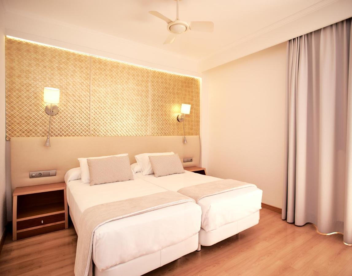 Invisa Hotel La Cala (Adults Only) Santa Eularia des Riu Bagian luar foto