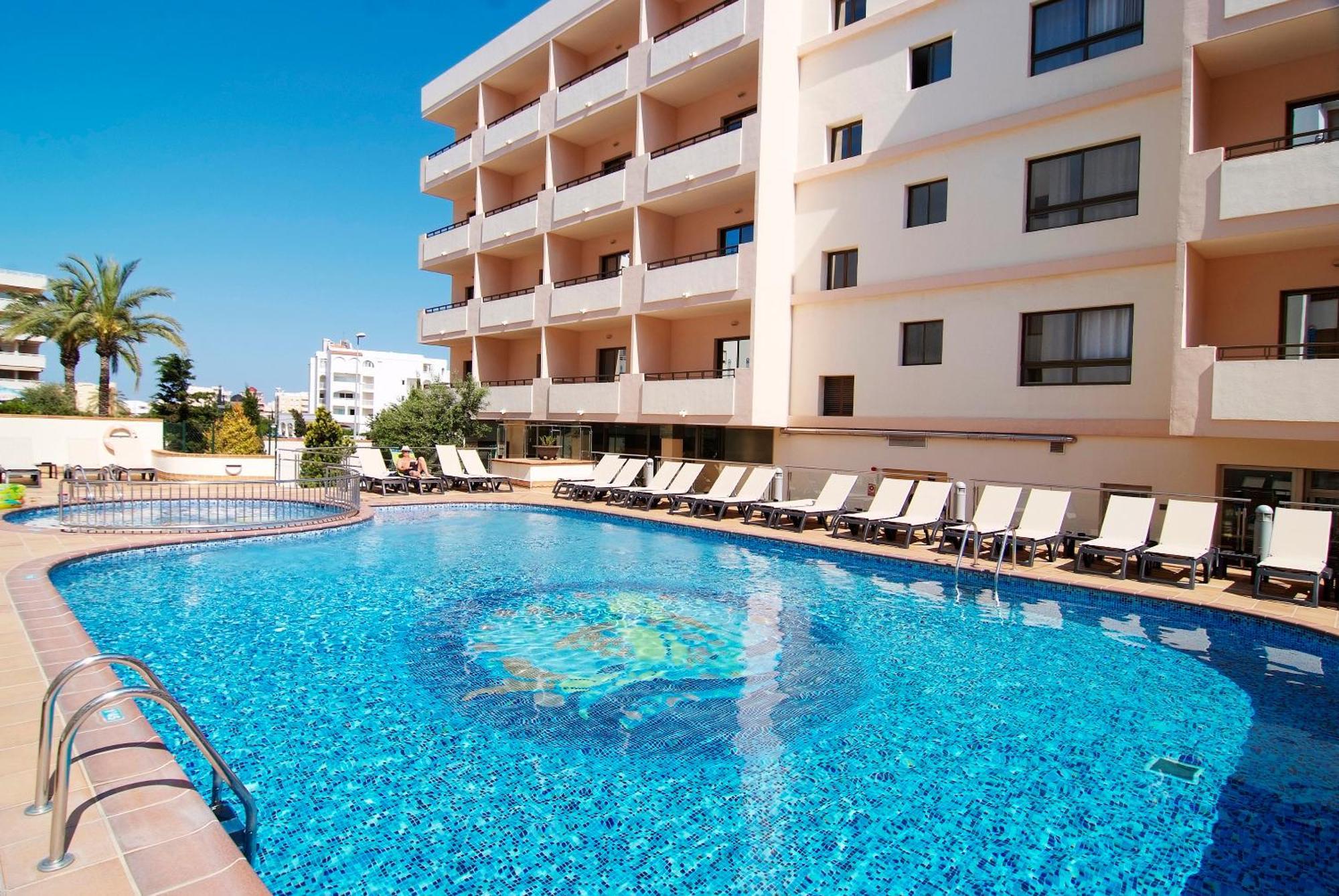 Invisa Hotel La Cala (Adults Only) Santa Eularia des Riu Bagian luar foto