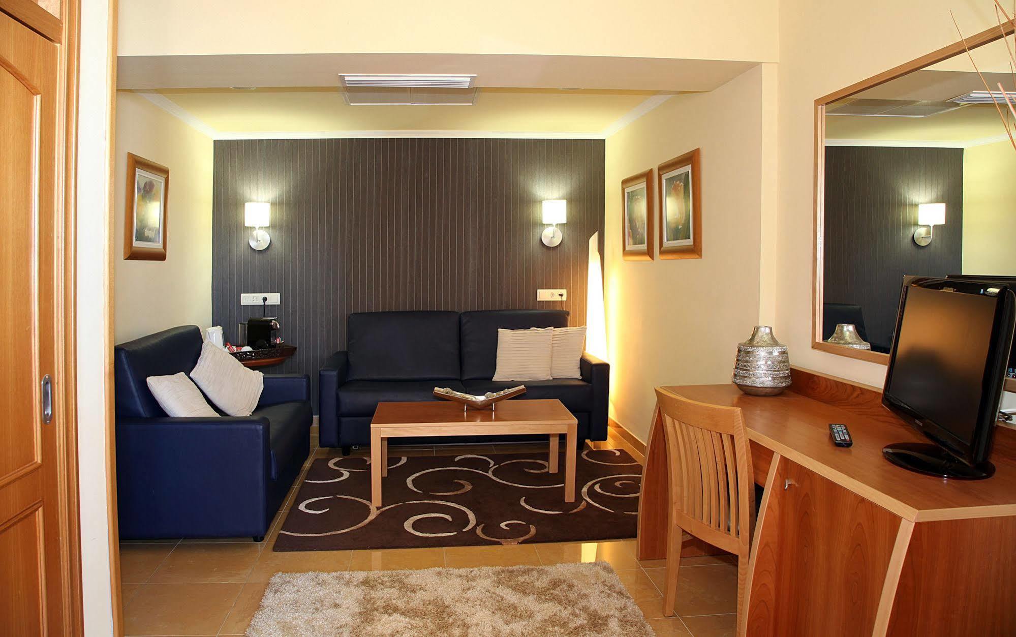 Invisa Hotel La Cala (Adults Only) Santa Eularia des Riu Bagian luar foto