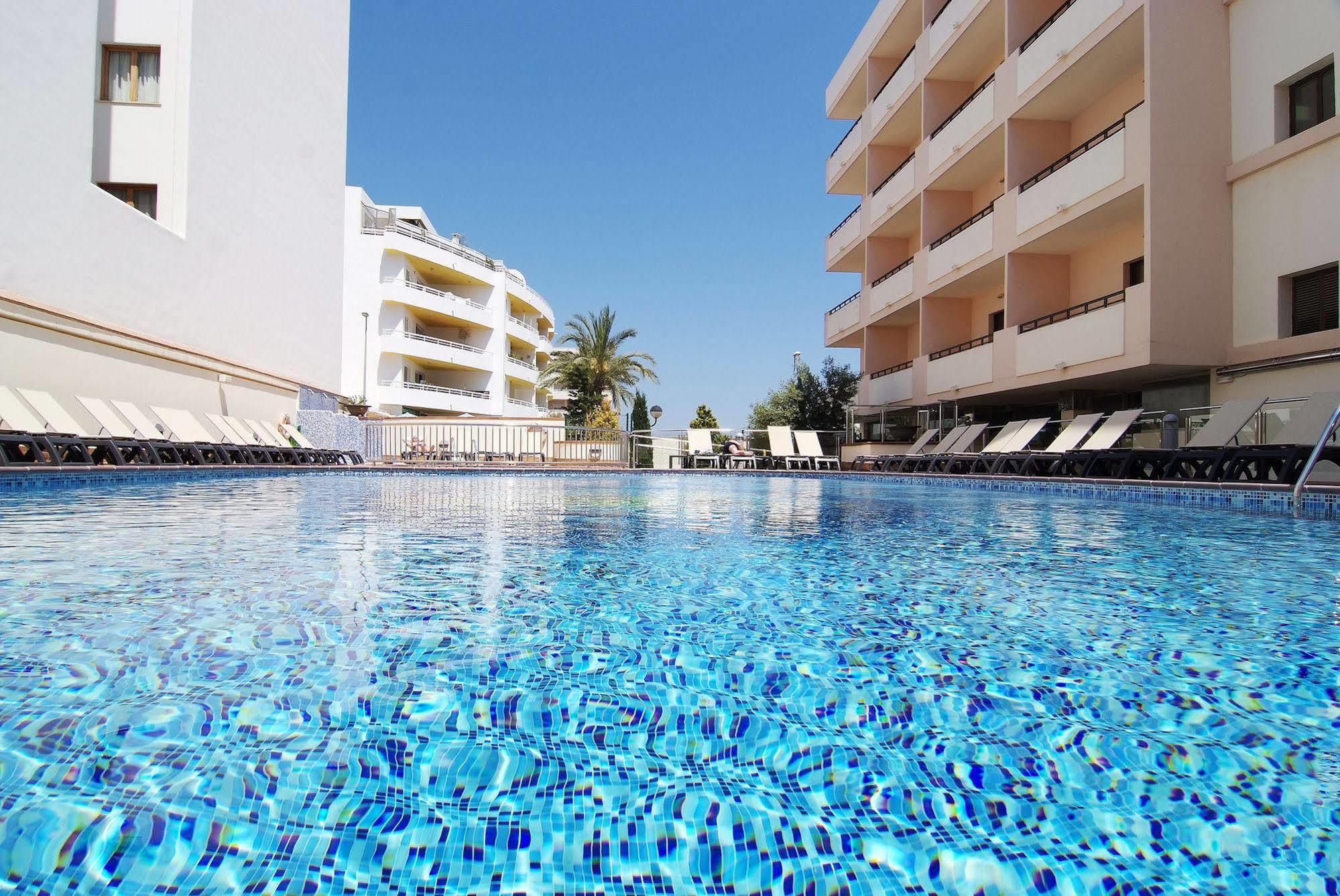 Invisa Hotel La Cala (Adults Only) Santa Eularia des Riu Bagian luar foto